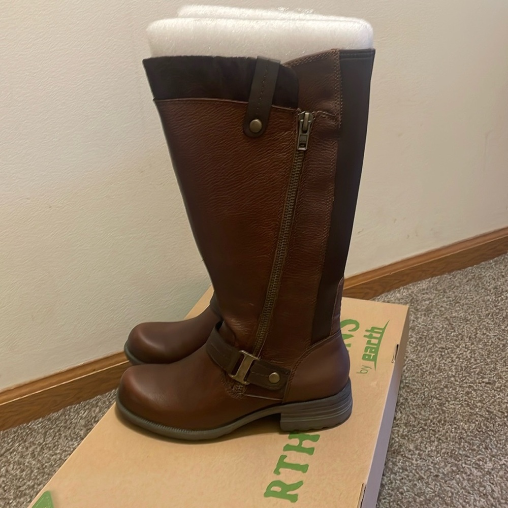 Earth Origins Portia boot. Almond Americana and brushed Americana pu size 9